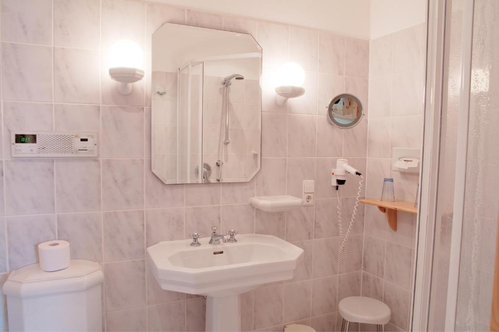 Privathotel Bruegges Loui Willingen  Bilik gambar